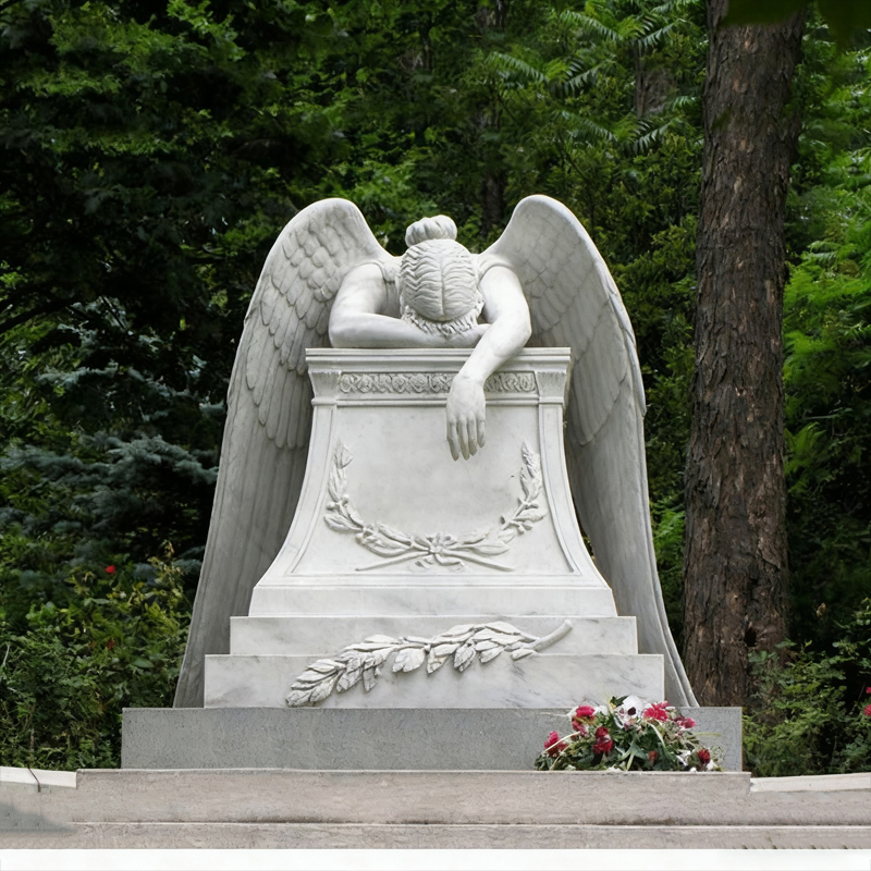 Marmurowy nagrobek anioła z pochyloną głową